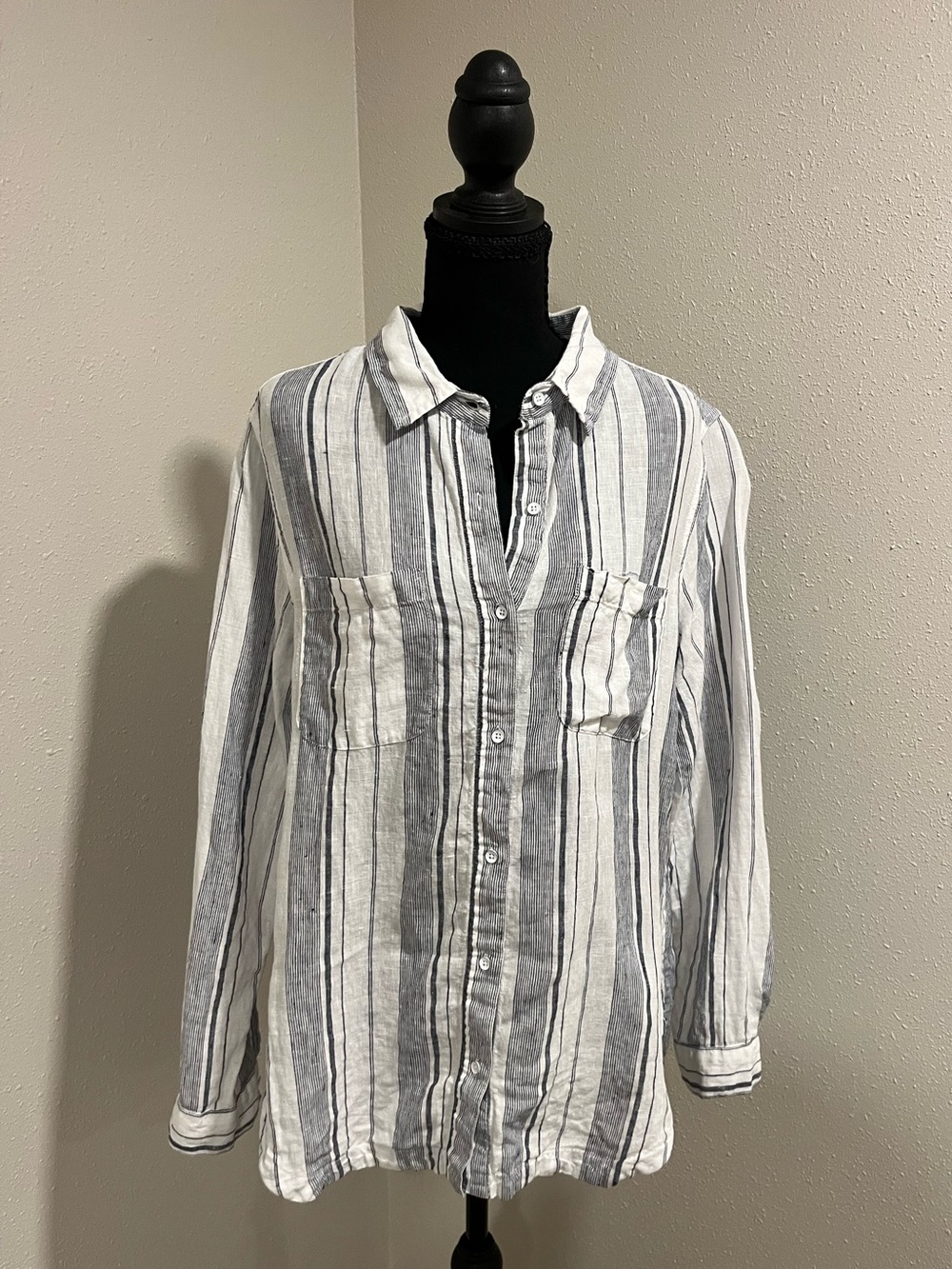 ATHLETA 100% Linen Peninsula Striped Button Shirt in White and Navy-Medium